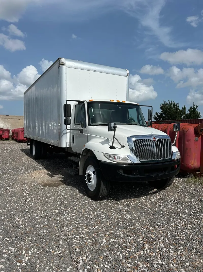 International 4300 box truck