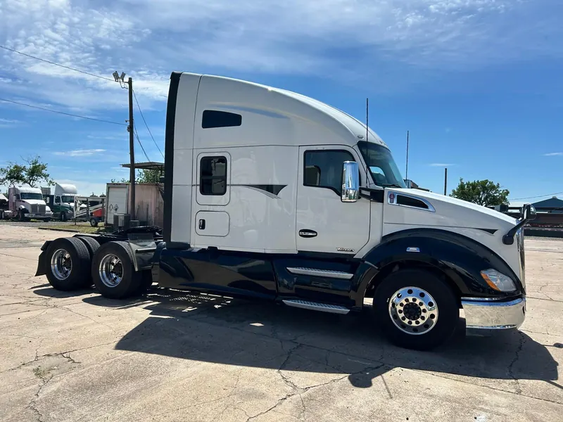 Kenworth T680 sleeper